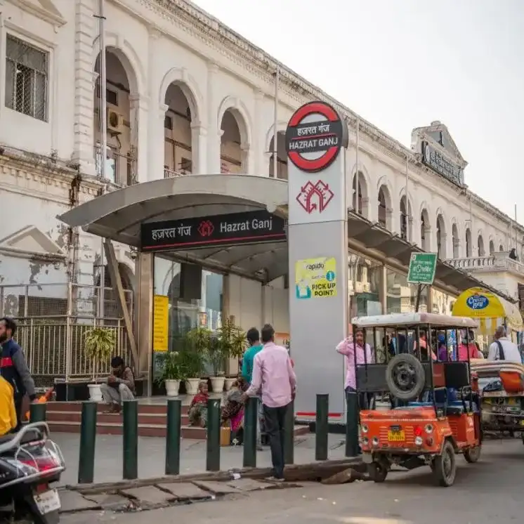 Hazratganj Metro Station near 226001 PIN Code